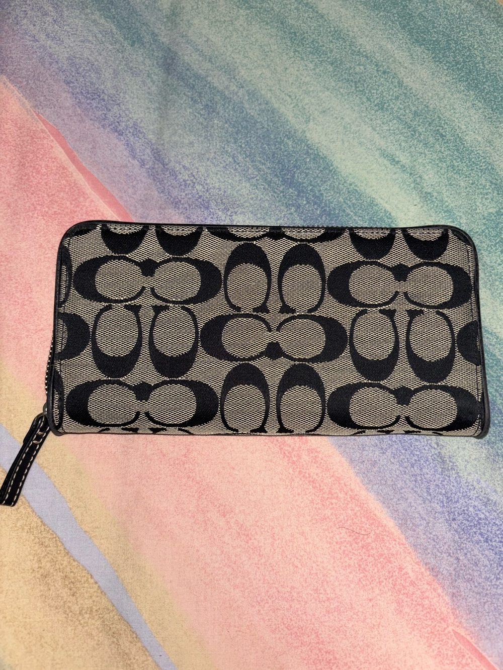 Coach Peyton Signature Black & White Accordion Zip Around Wallet - Picture 2 of 7